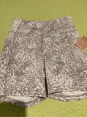 Jessica Simpson Mauve and Cream Abstract Print Bike Shorts